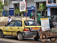 Taxík v Yaoundé. Vidíte tu ruku?!!!